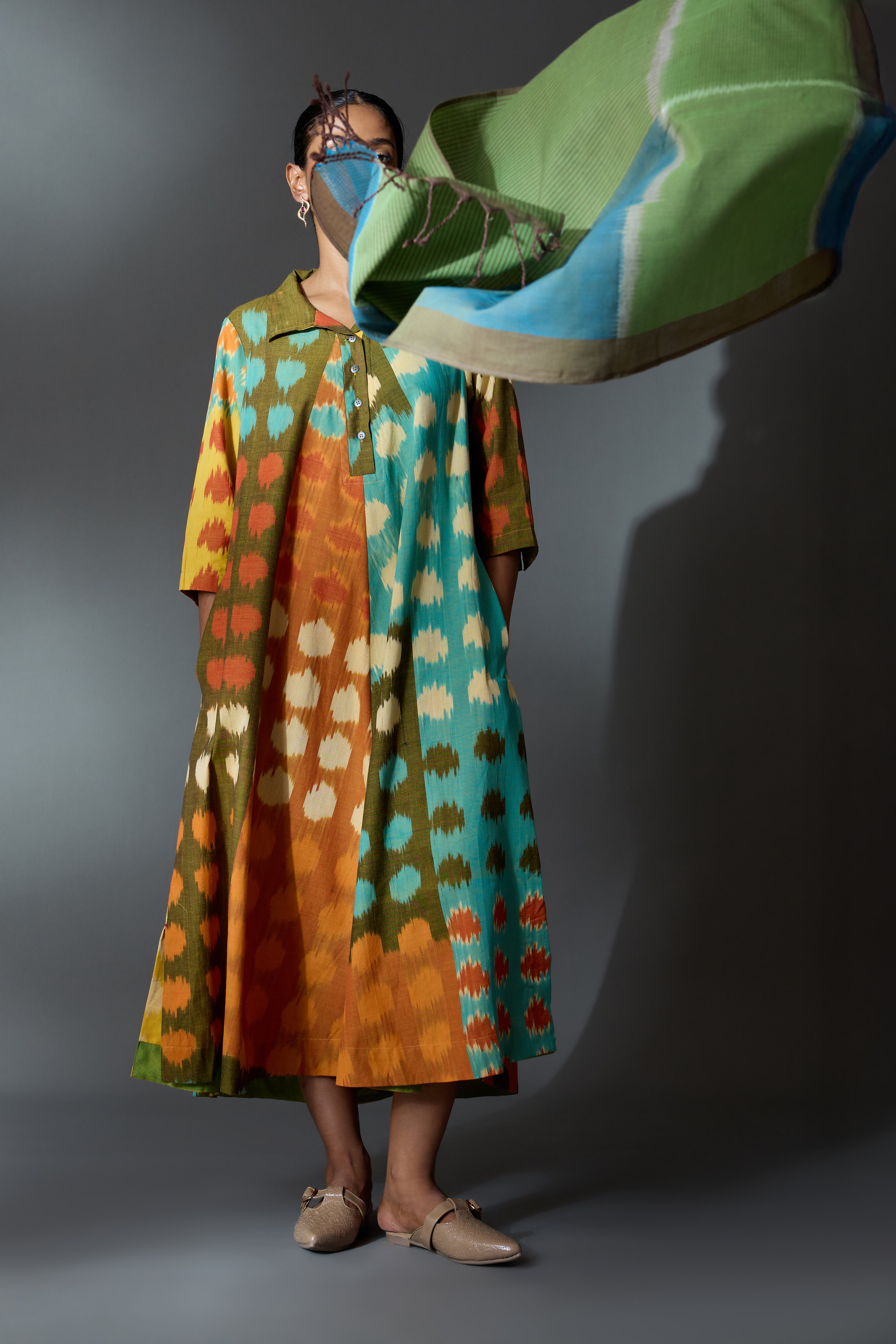 TINTED STOLE