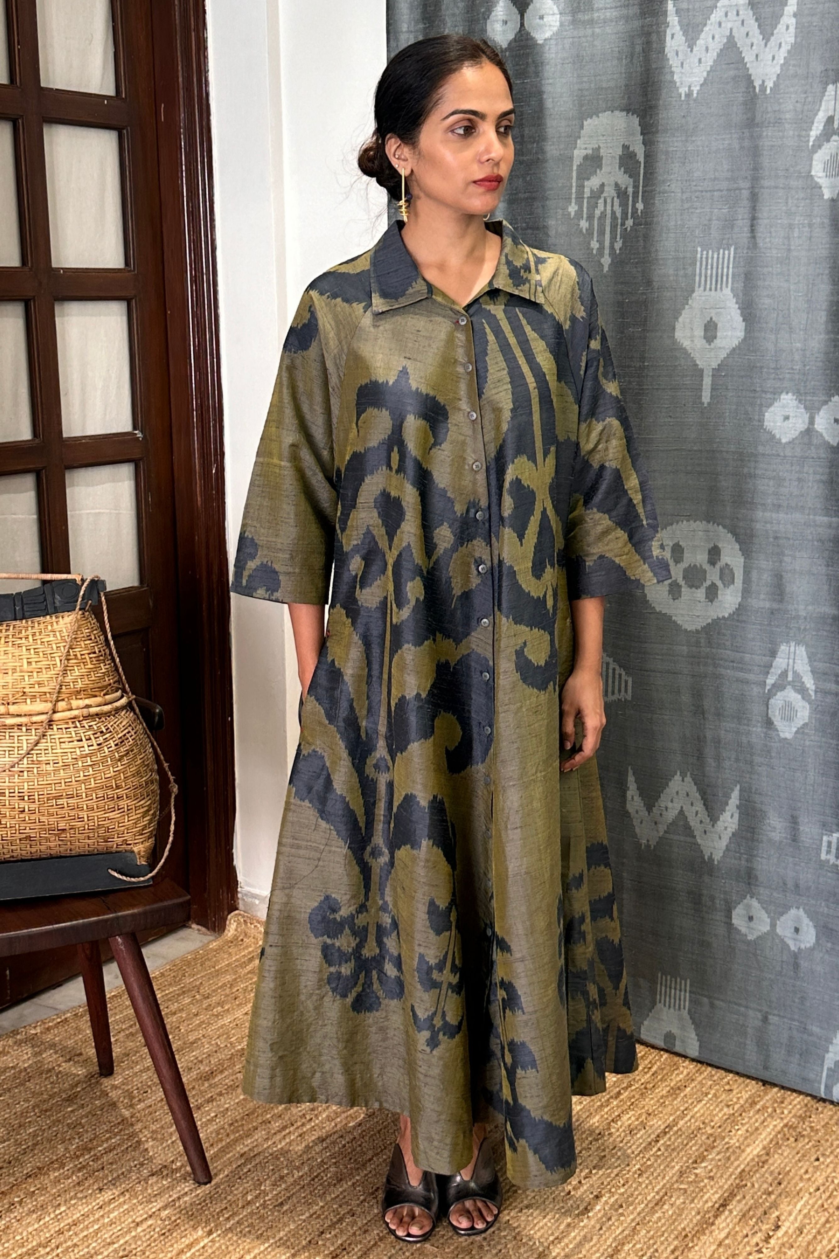 HINA ANTIFIT COLLARED MAXI