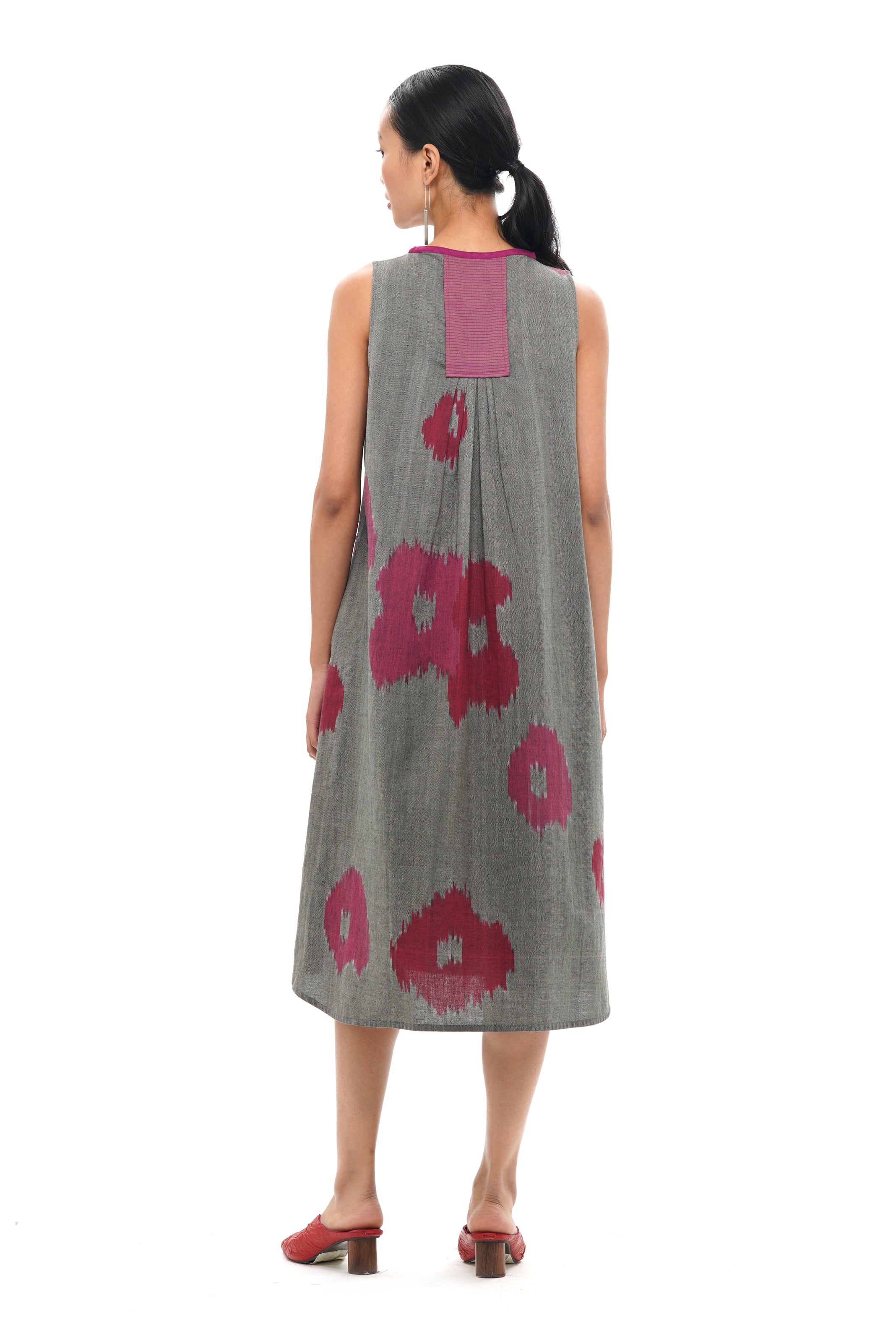 KURO SLEEVELESS DRESS