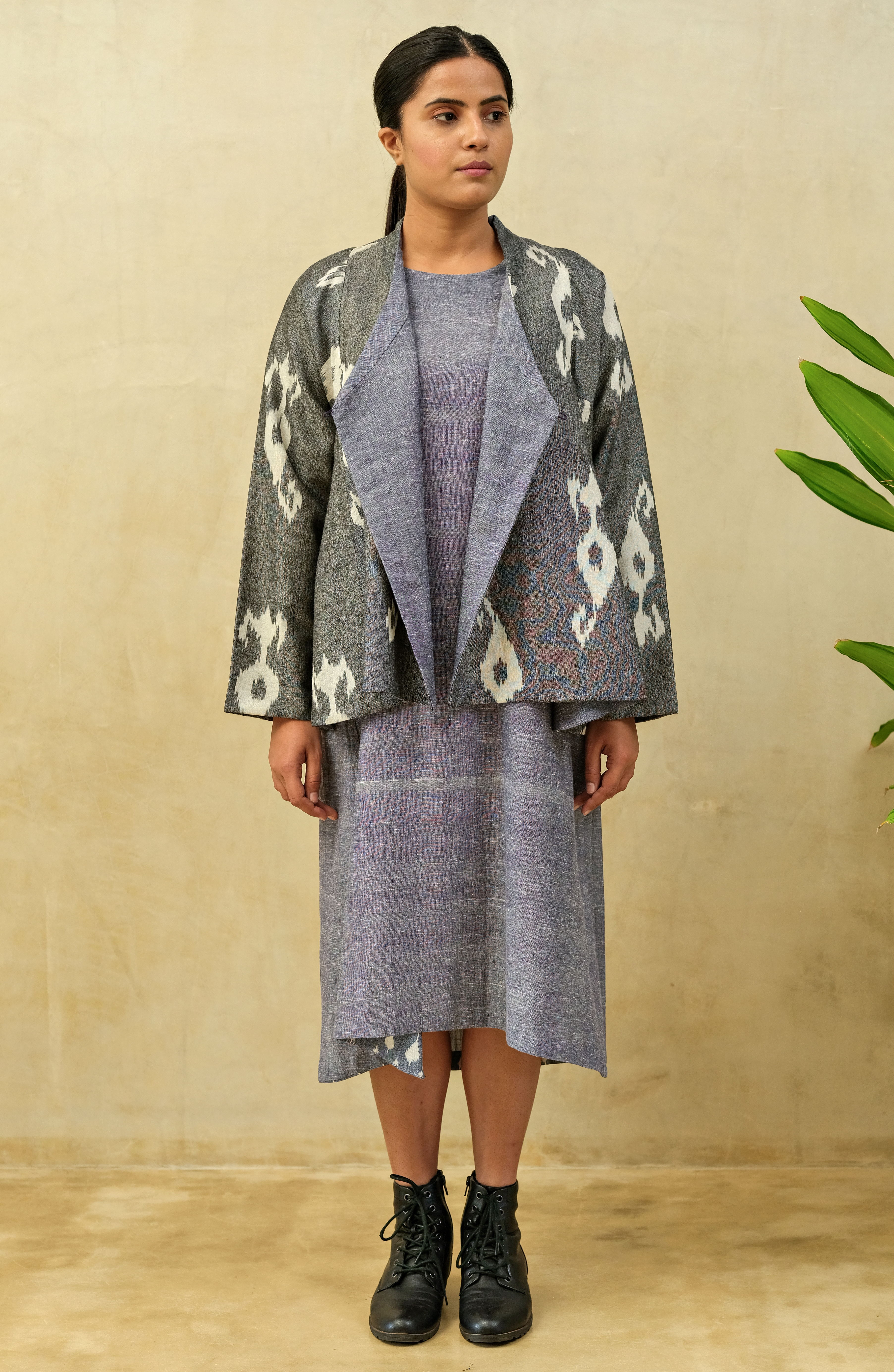 Grey Frostbite Woolen Short Wrap