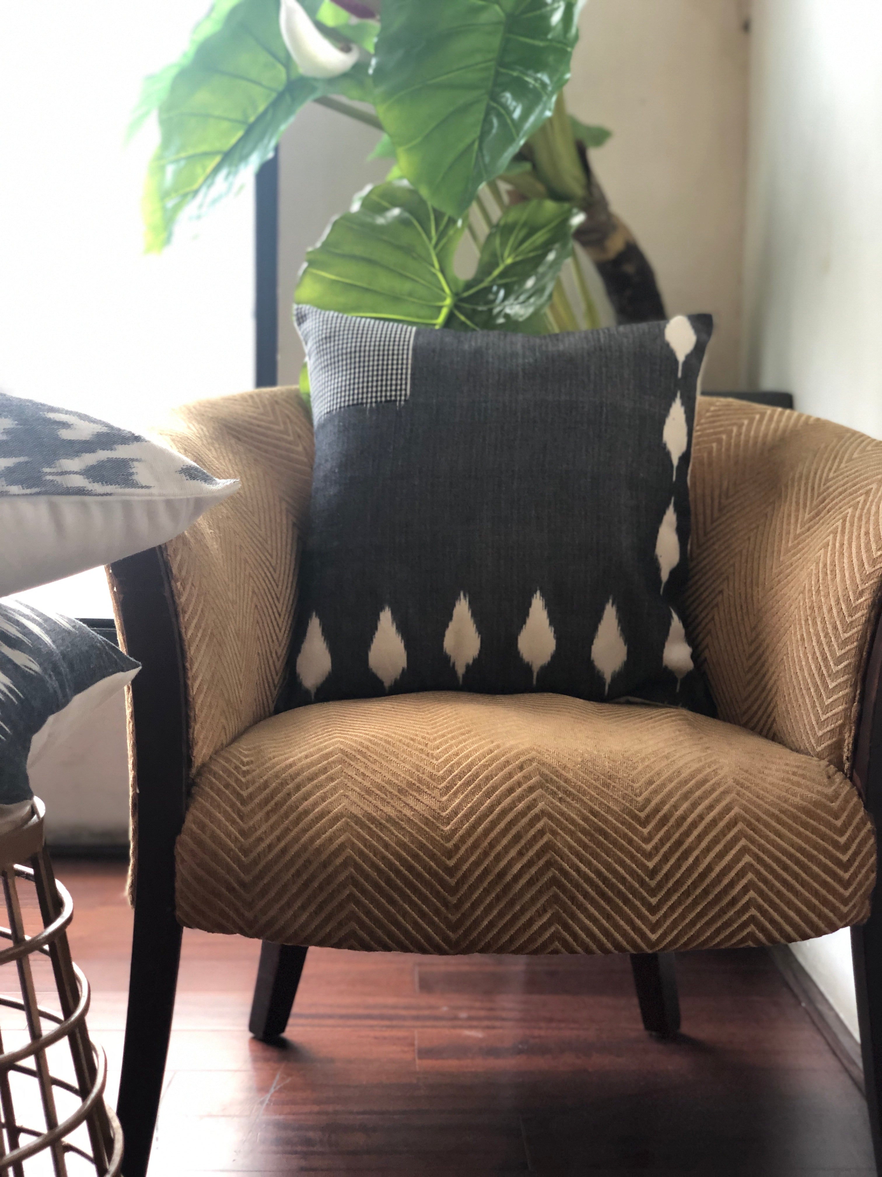 Grey White Leaf & Checks Cushion Cover